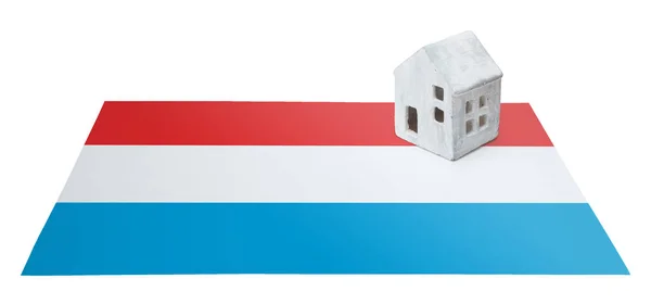 Mały dom na flagę - Luksemburg — Zdjęcie stockowe