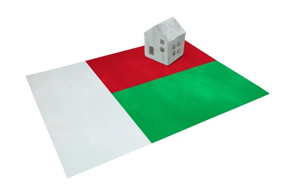 Huisje op een vlag - Madagaskar — Stockfoto