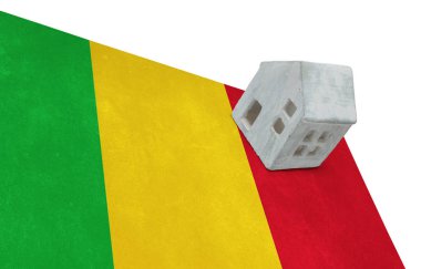 Bir bayrak - Mali üzerinde küçük ev
