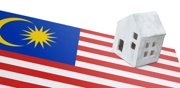 Litet hus på en flagga - Malaysia — Stockfoto