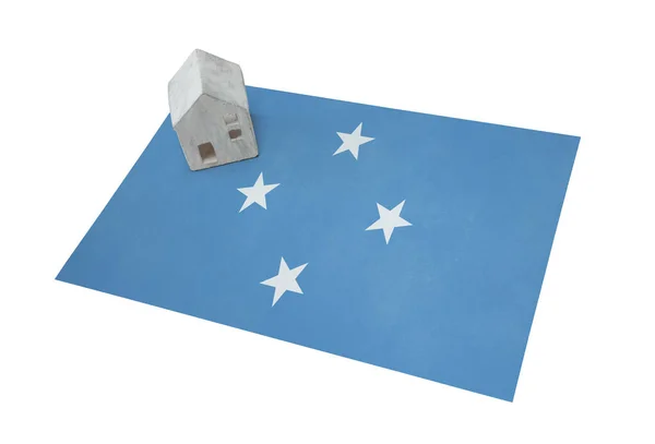 Petite maison sur un drapeau - Micronésie — Photo