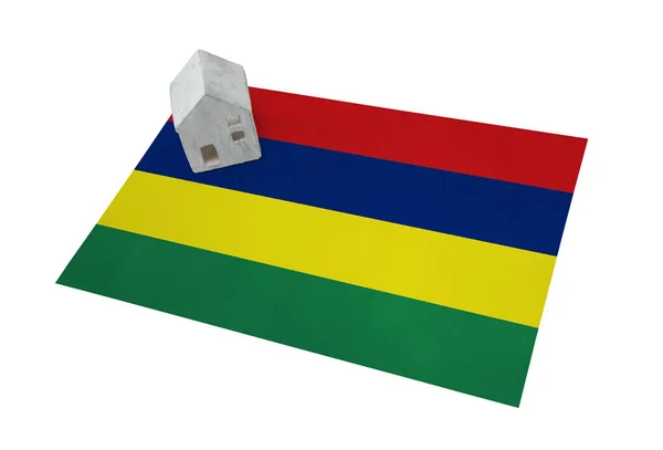 Bir bayrak - Mauritius üzerinde küçük ev — Stok fotoğraf