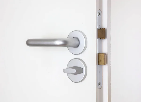 クロム doorhandle と白いドア — ストック写真