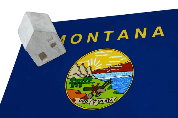 Pequeña casa en una bandera - Montana —  Fotos de Stock