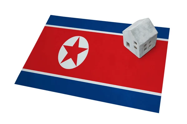 Huisje op een vlag - Noord-Korea — Stockfoto