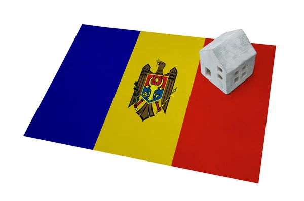 Huisje op een vlag - Moldavië — Stockfoto