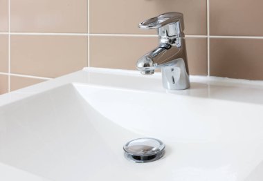 Yangın musluğu ve lavabo