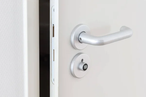 White door with chrome doorhandle — Stock Photo, Image