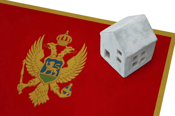 Huisje op een vlag - Montenegro — Stockfoto