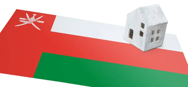 Pequeña casa en una bandera - Omán —  Fotos de Stock
