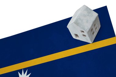 Bir bayrak - Nauru üzerinde küçük ev