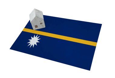 Bir bayrak - Nauru üzerinde küçük ev