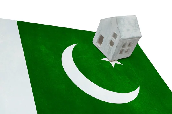 Bir bayrak - Pakistan üzerinde küçük ev — Stok fotoğraf