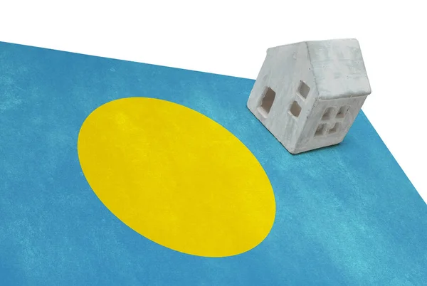 Petite maison sur un drapeau - Palaos — Photo