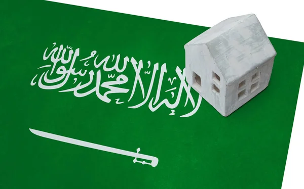 ध्वज पर एक छोटा घर सऊदी अरब — स्टॉक फ़ोटो, इमेज