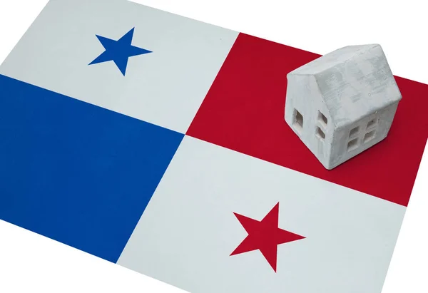 Маленький дом на флаге - Панама — стоковое фото