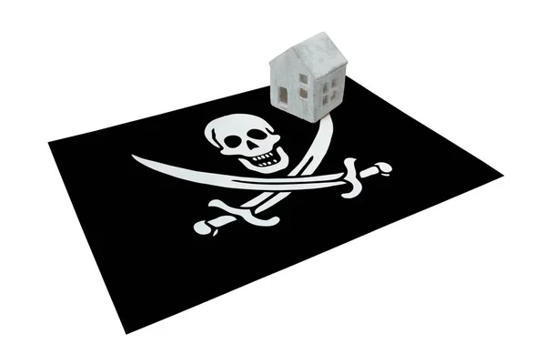 Pequena casa em uma bandeira - Pirata — Fotografia de Stock