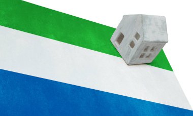 Bir bayrak - Sierra Leone üzerinde küçük ev