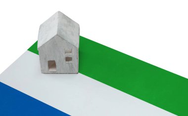 Bir bayrak - Sierra Leone üzerinde küçük ev