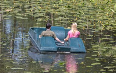 Bir watercycle unrecognisable insanlarda