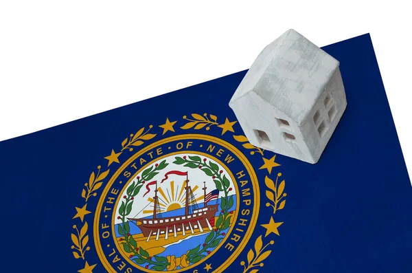 Pequeña casa en una bandera - New Hampshire — Foto de Stock