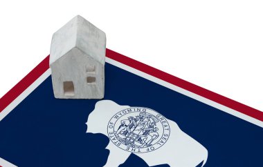 Bir bayrak - Wyoming üzerinde küçük ev