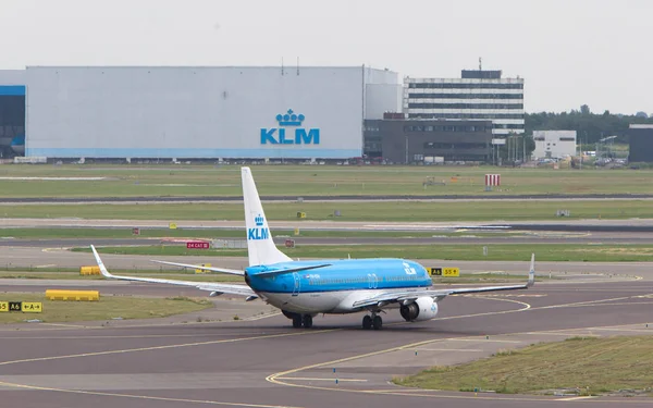 SCHIPHOL, AMSTERDAM, JUNE 29, 2017: View of a KLM plane at Schip — Stock Photo, Image