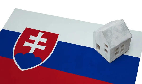 ध्वजावरील लहान घर स्लोव्हाकिया — स्टॉक फोटो, इमेज