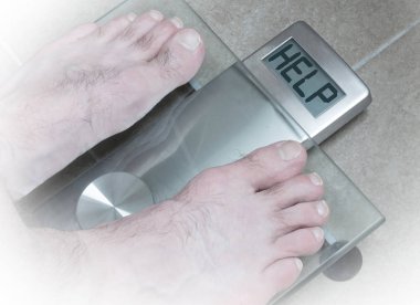 Adamın ayakları üzerinde ağırlık ölçek - yardım