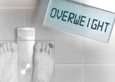 Adamın ayakları üzerinde ağırlık ölçek - kilolu