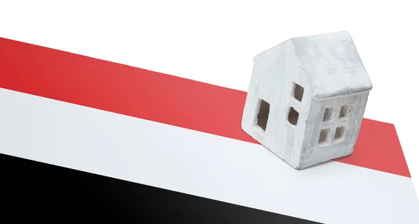 Bir bayrak - Yemen üzerinde küçük ev — Stok fotoğraf