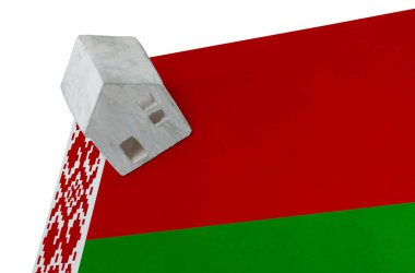 Bir bayrak - Beyaz Rusya üzerinde küçük ev