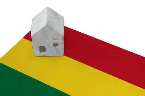 Litet hus på en flagga - Bolivia — Stockfoto