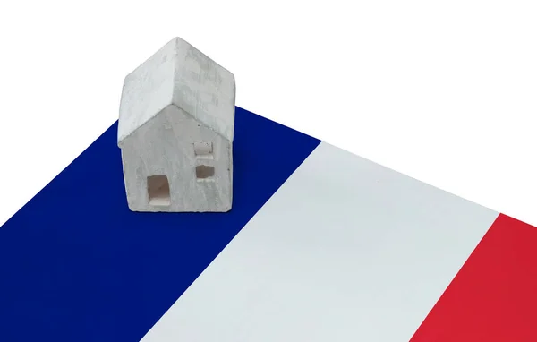 Litet hus på en flagga - Frankrike — Stockfoto