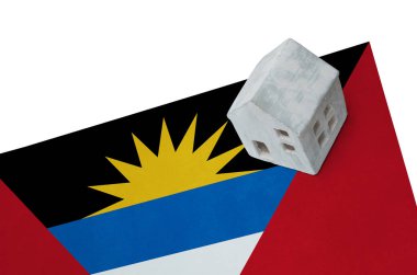 Bir bayrak - Antigua ve Barbuda üzerinde küçük ev