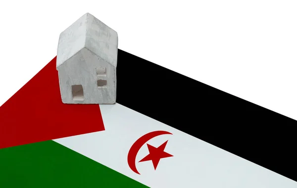 Malý domek na vlajce - Západní Sahara — Stock fotografie