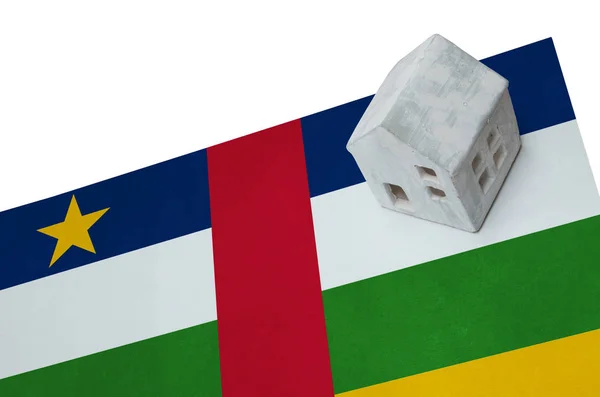 บ้านหลังเล็กบนธง สาธารณรัฐแอฟริกากลาง — ภาพถ่ายสต็อก