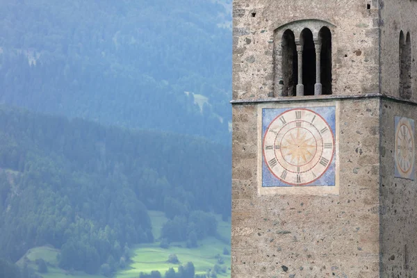 Torre submersa de igreja reschensee profunda em Resias Lake em Tren — Fotografia de Stock