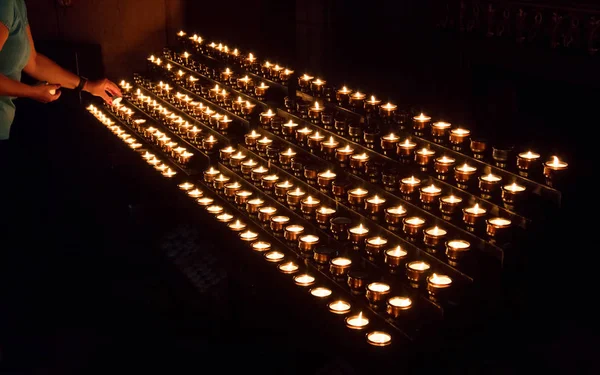 Kaarsen in een kerk — Stockfoto