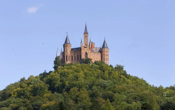 Ünlü Hohenzollern Kalesi, atalarının koltuğunda havadan görünümü