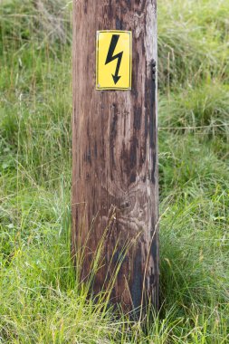 Uyarı işareti, yüksek voltaj