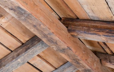 Eski bir ev üzerinde ahşap inşaat