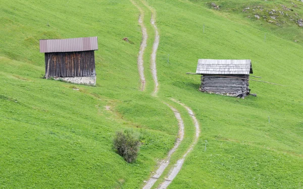 Oude hut in de Alpen — Stockfoto