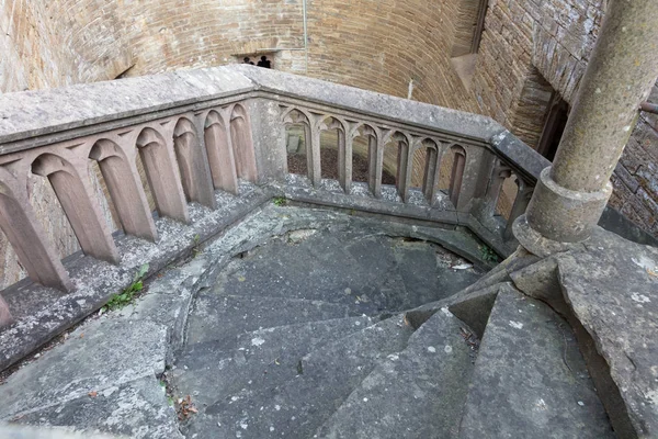 Pohled na slavný hrad Hohenzollern, rodové sídlo imperi — Stock fotografie