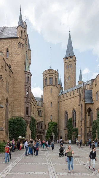 Castillo de Hohenzollern (Burg Hohenzollern) en la región de Suabia de — Foto de Stock