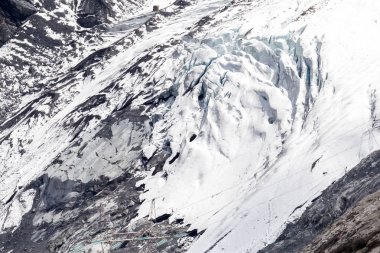 Ünlü İtalyan Stelvio yüksek Alp Caddesi'nde baştan görüntülemek