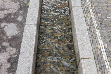 Freiburg sokaklarda küçük su kanalları