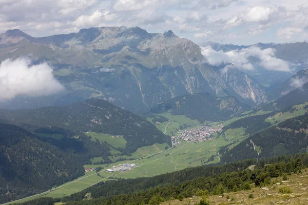Vista da bela paisagem nos Alpes — Fotografia de Stock