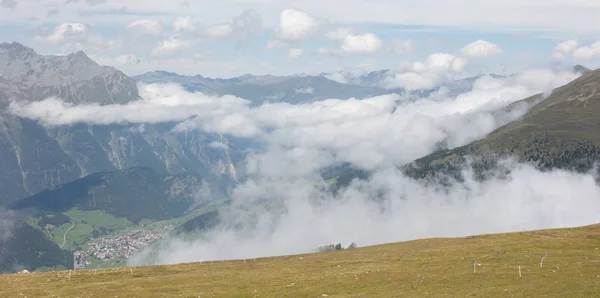 在阿尔卑斯山的美丽景观的视图 — 图库照片