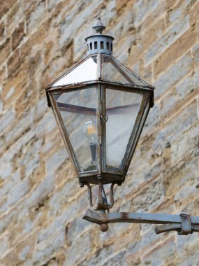 Modern lamba ile Vintage görünümlü metal fener 